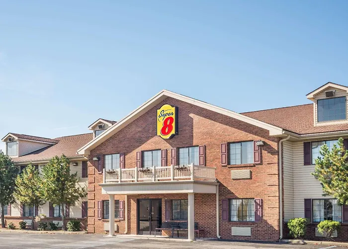 Super 8 By Wyndham Madison In Hotel