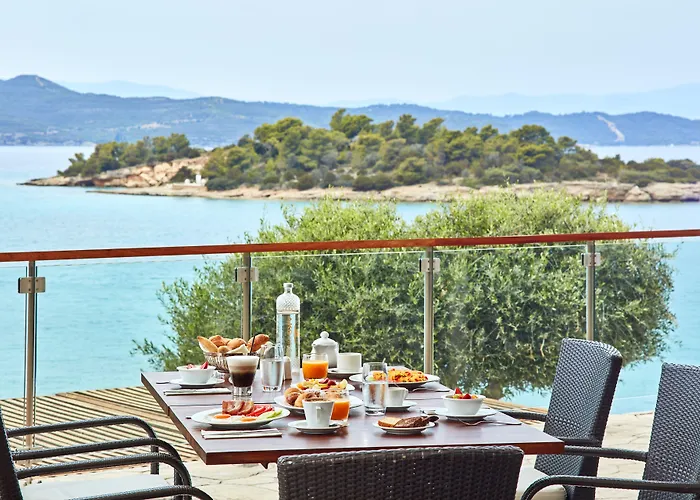 Aks Hinitsa Bay Hotel