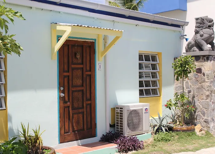 Azure Hotel And Art Studio