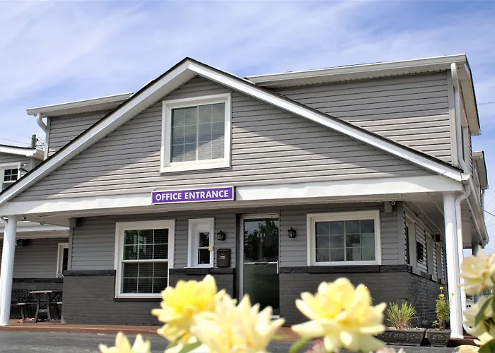 Hometowne Inn & Suites