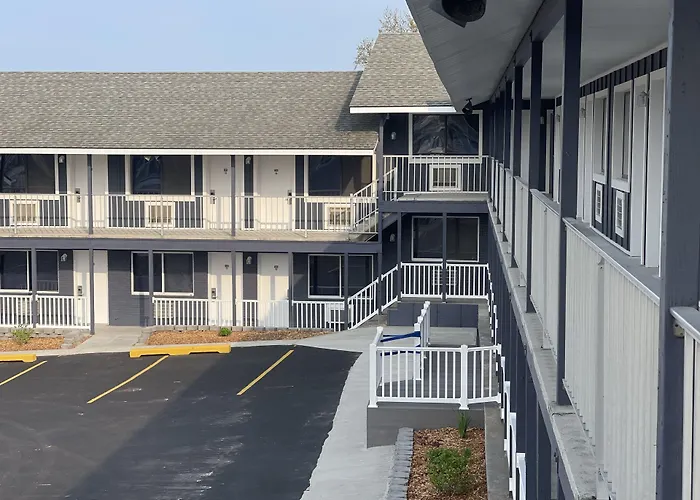 Thunderbird Motor Inn