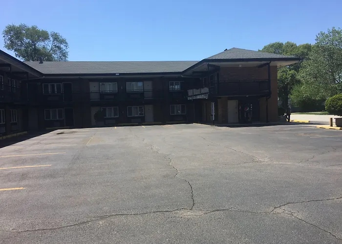 Midway Inn & Suites Oak Lawn