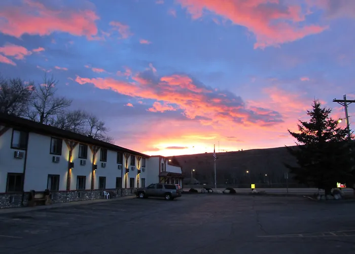 Beartooth Hideaway Inn & Cabins