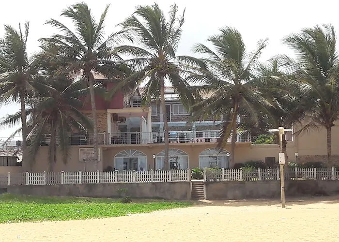 Oasis Beach Resort Negombo