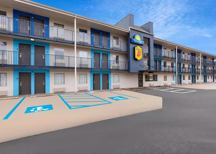 Super 8 By Wyndham Charleston Wv