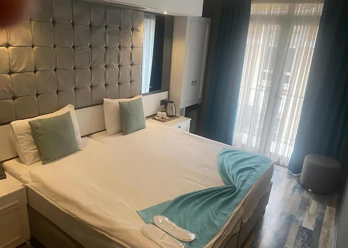 Hotel Blue Ottoman