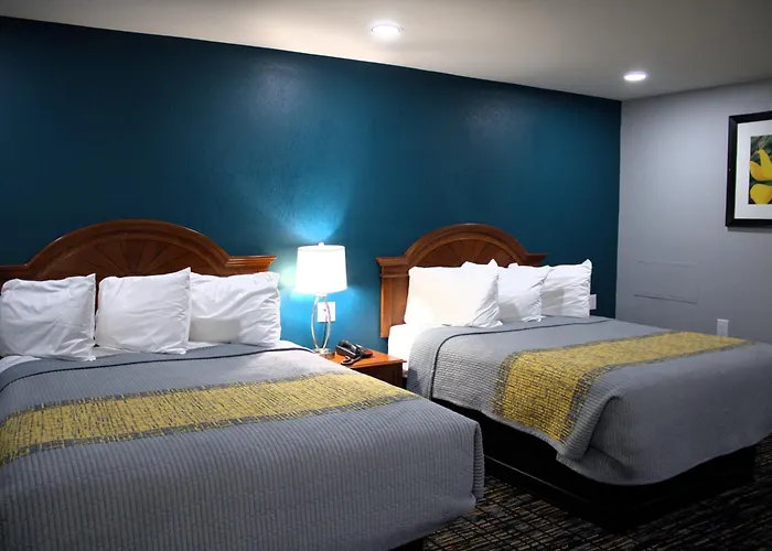 Hometowne Inn & Suites