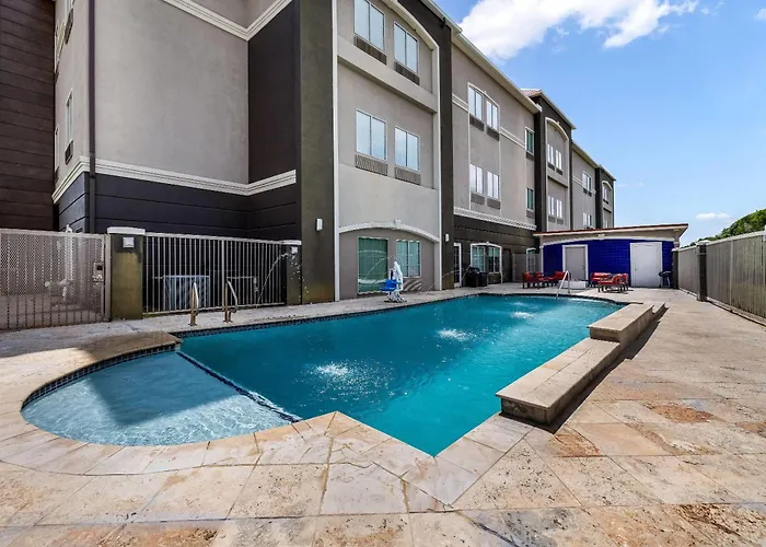 La Quinta By Wyndham Alvin
