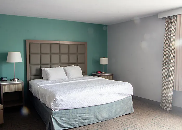 Baymont By Wyndham Maumee Toledo Hotel