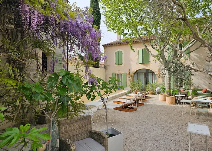 Mas A L'Improviste Bed and Breakfast Maillane