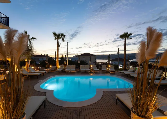 Hotel Vagabundo - Newly Renovated, 100M From Beach, Pool & Breakfast Trogir