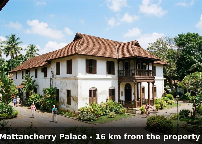Collection O Kochi Panchayath Hotel