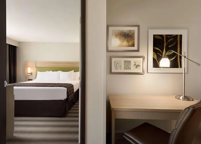 Country Inn & Suites By Radisson, Indianola, Ia