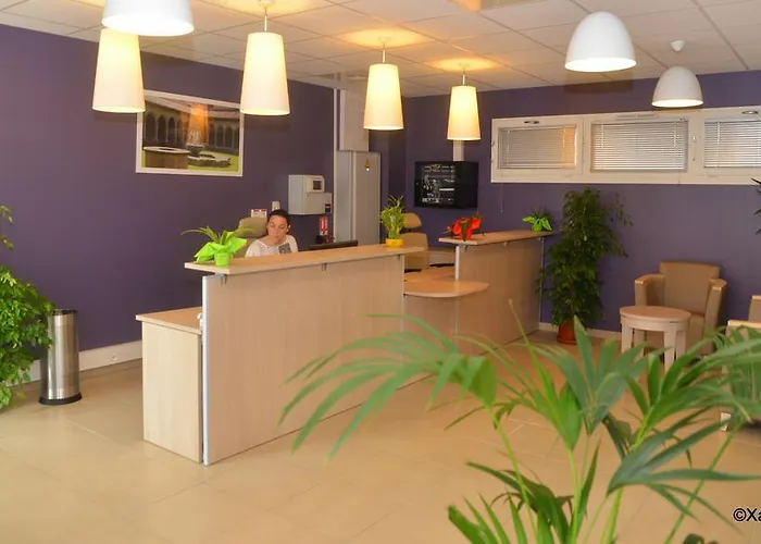 Hotel Douce France à Cuxac-dʼAude