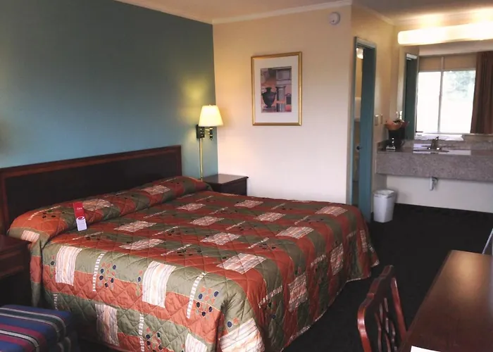 Rodeway Inn & Conference Center Columbia
